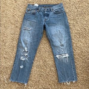 LEVI’s 501 distressed jeans